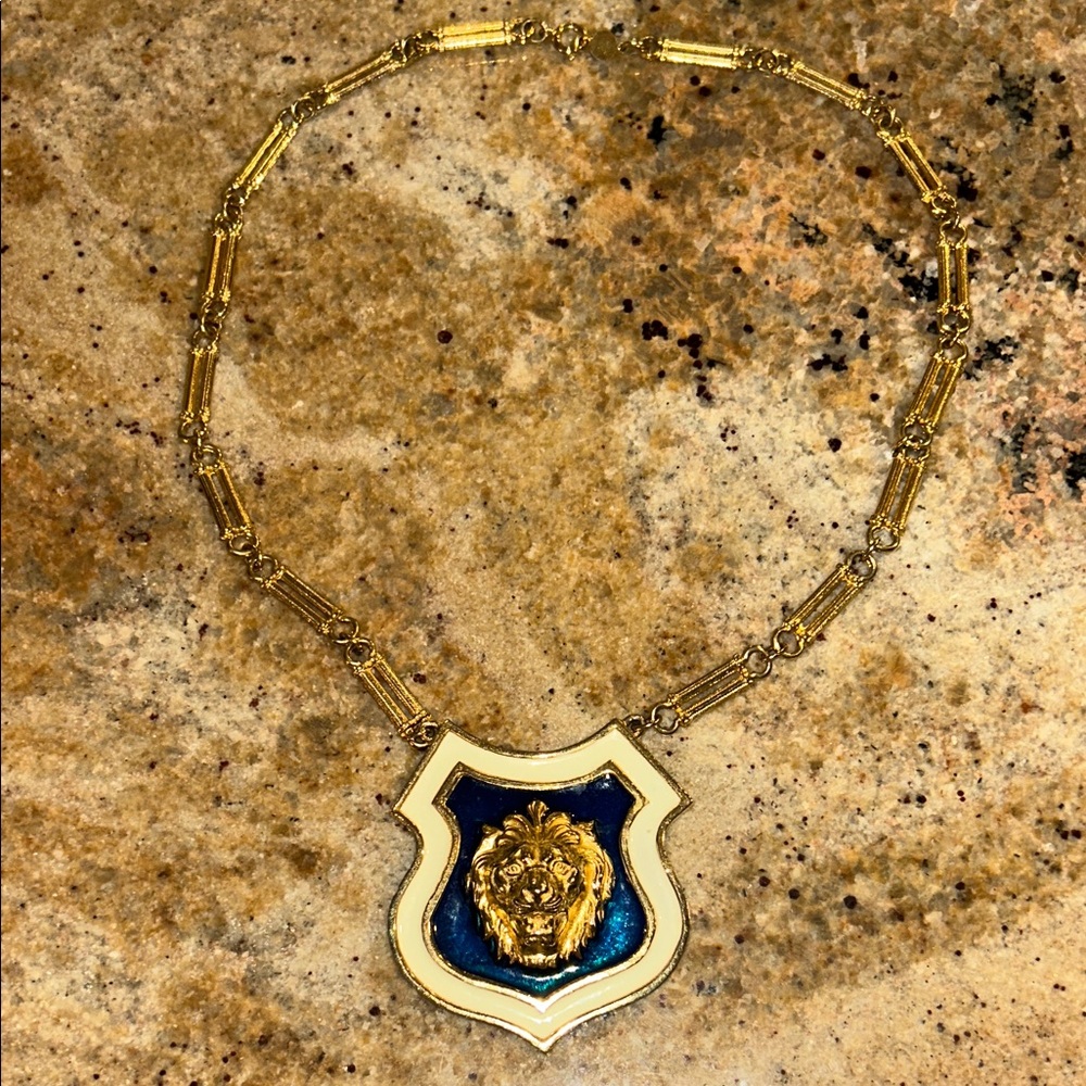 RARE! Vintage ACCESSOCRAFT Lions head XL medallion gold rectangular chain